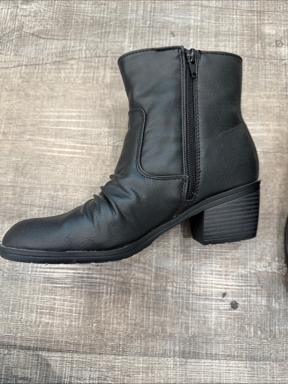 Life stride Black womens 7.5 ankle boot - Classic Zip Booti